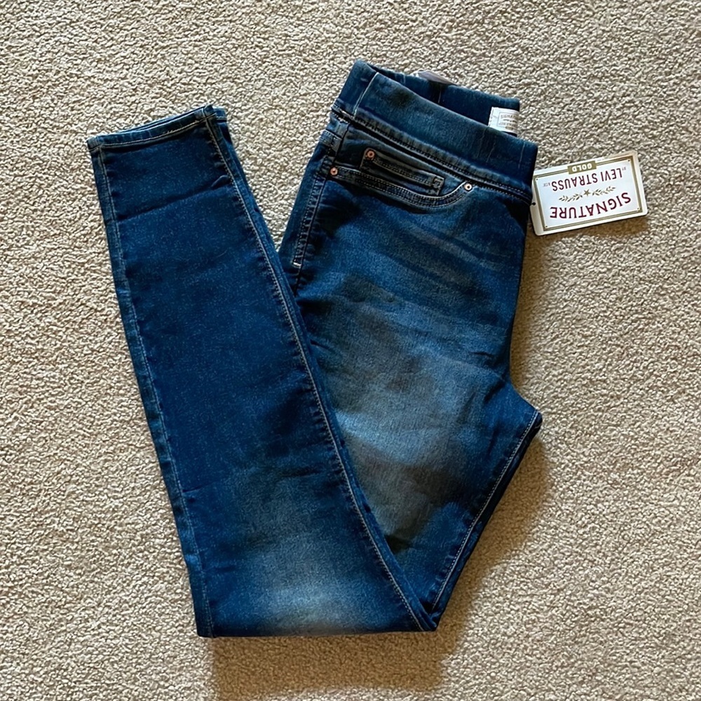 NWT Levi's Totally Shaping Pull On Skinny Jeans 8L